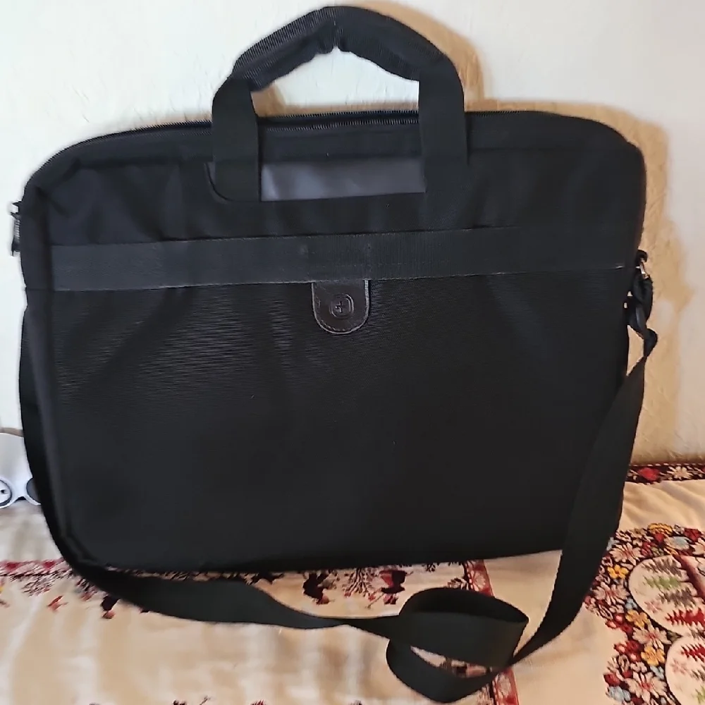 SwissGear Black Professional Laptop Bag with Quilted Design Messenger Bag unisex